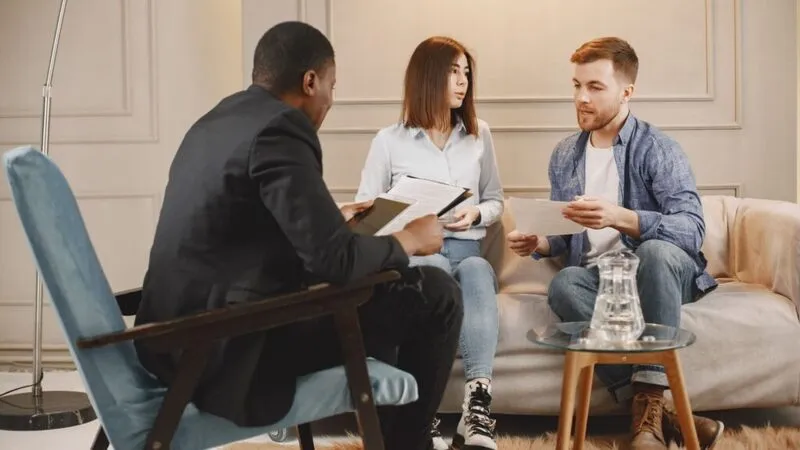 Psychologist treatment with a couple
